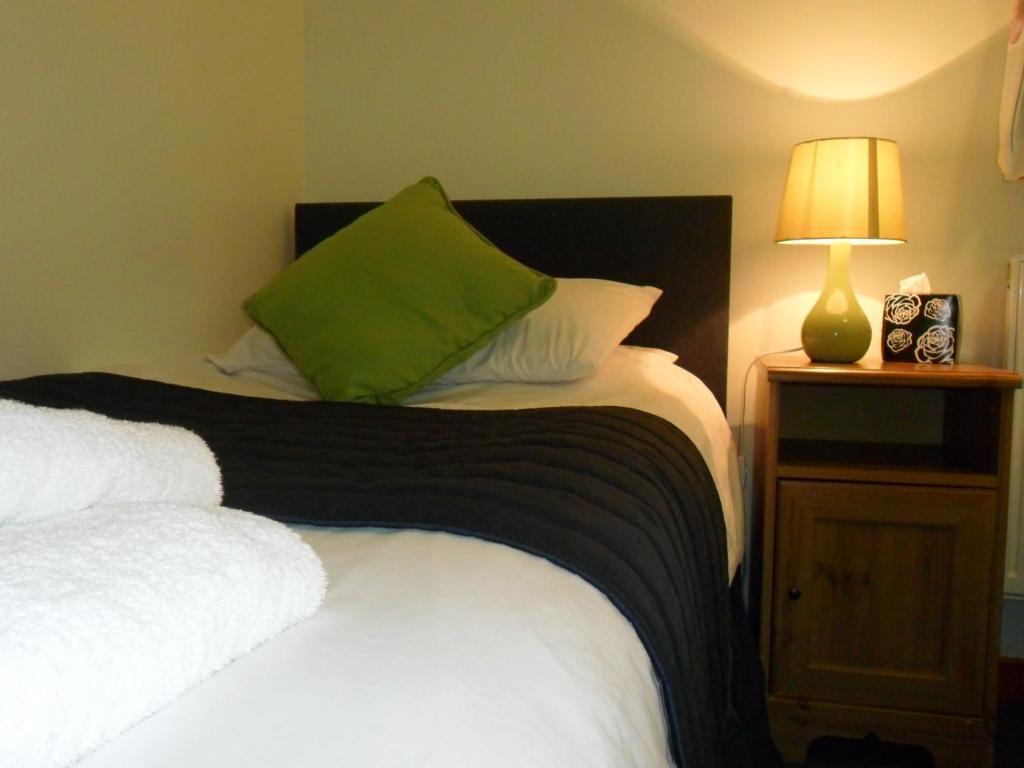 Отель Stag Coach House Carmel Номер фото