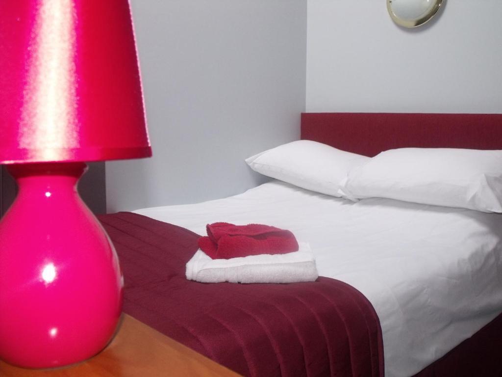 Отель Stag Coach House Carmel Номер фото